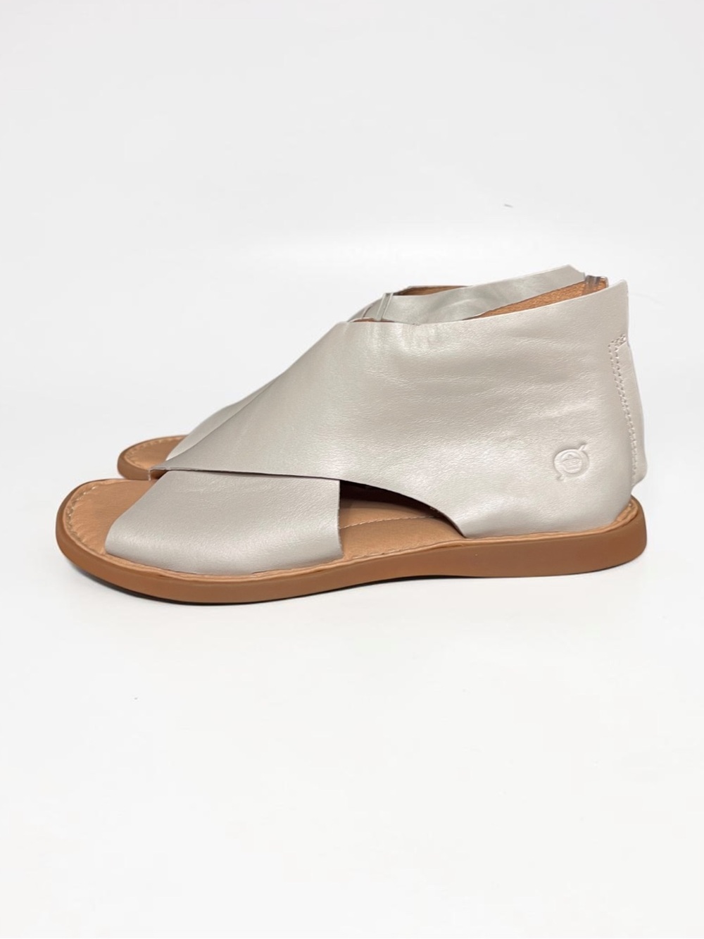 🌻NEW w.tag Born Iwa  Leather Sandals Criss Cross Strappy Back Zip Size 6